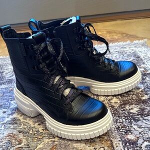 Sorel Black Croc-Embossed Lace-Up Boots zipper on side.